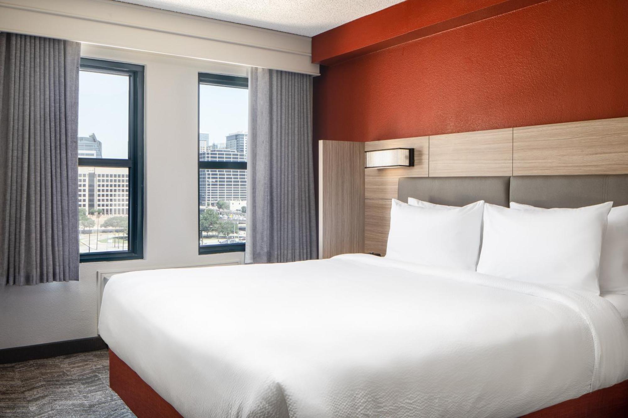 Springhill Suites By Marriott Dallas Downtown / West End Экстерьер фото